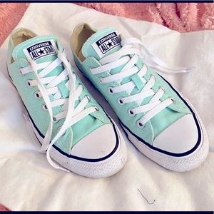 CONVERSE Low-top Chuck Taylors